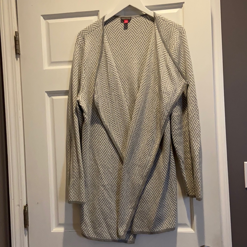 Vince Camuto flyaway gray chevron cardigan